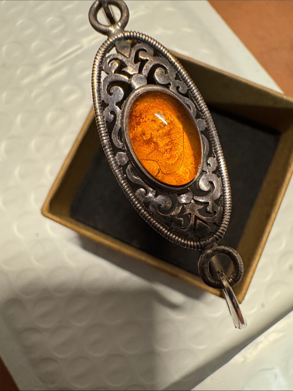 Vintage-Style Amber Oval Pendan bangle - Orange Gem Accent 925 sterling silver